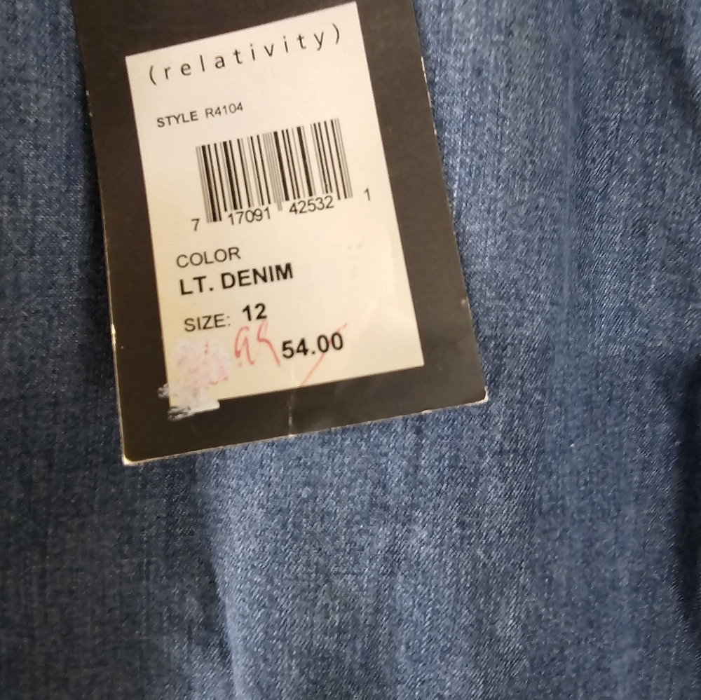 Relativity Jeans - Picture 3 of 4